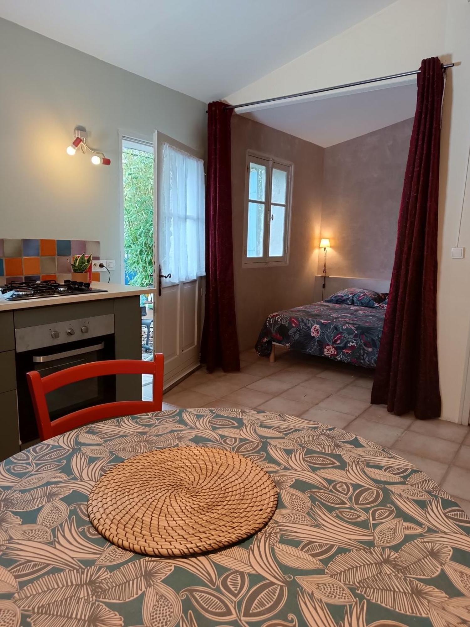 Sous La Vigne Villa Rustrel Luaran gambar
